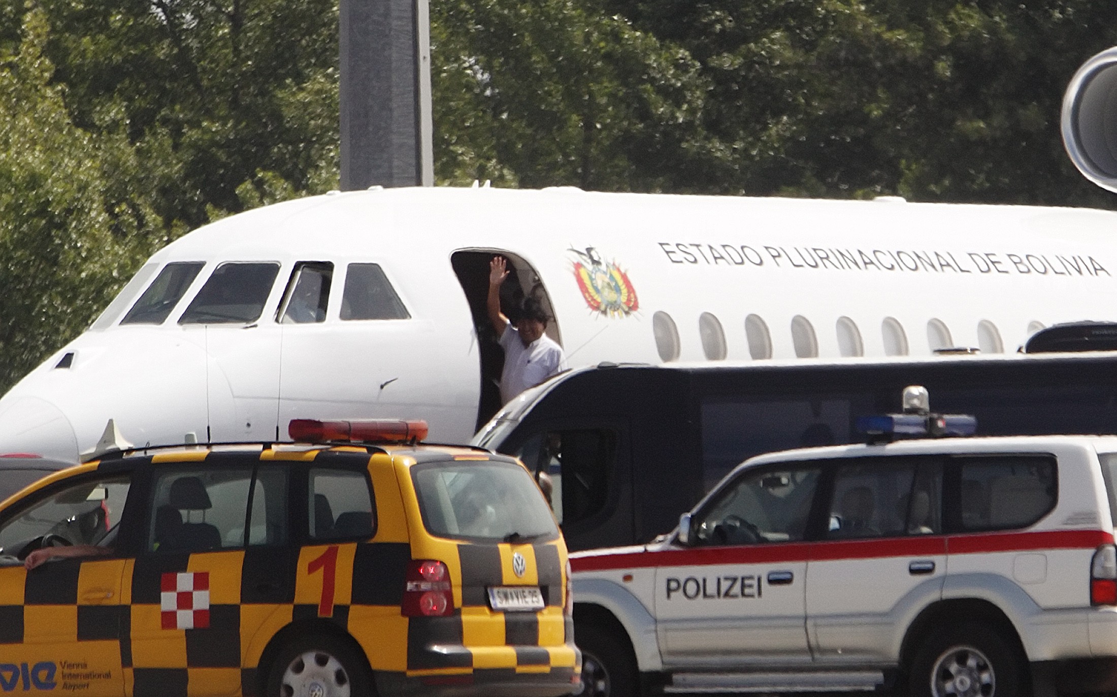 Bolivia dice que Francia dio y luego retiró autorización para sobrevolar el país