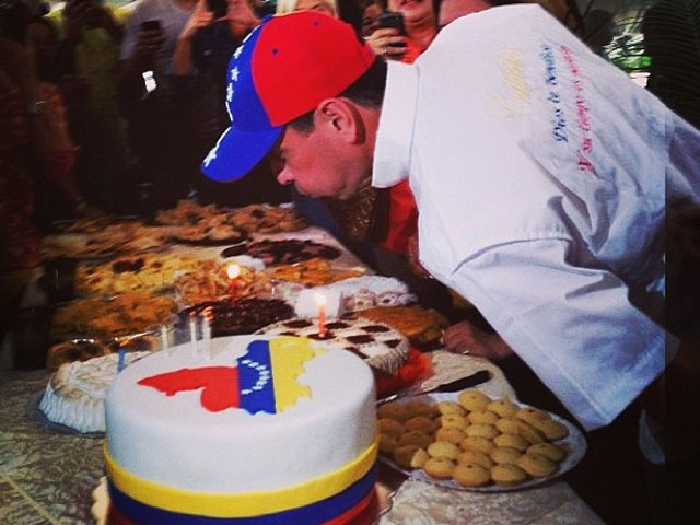 Así le cantaron cumpleaños a Capriles (FOTO)