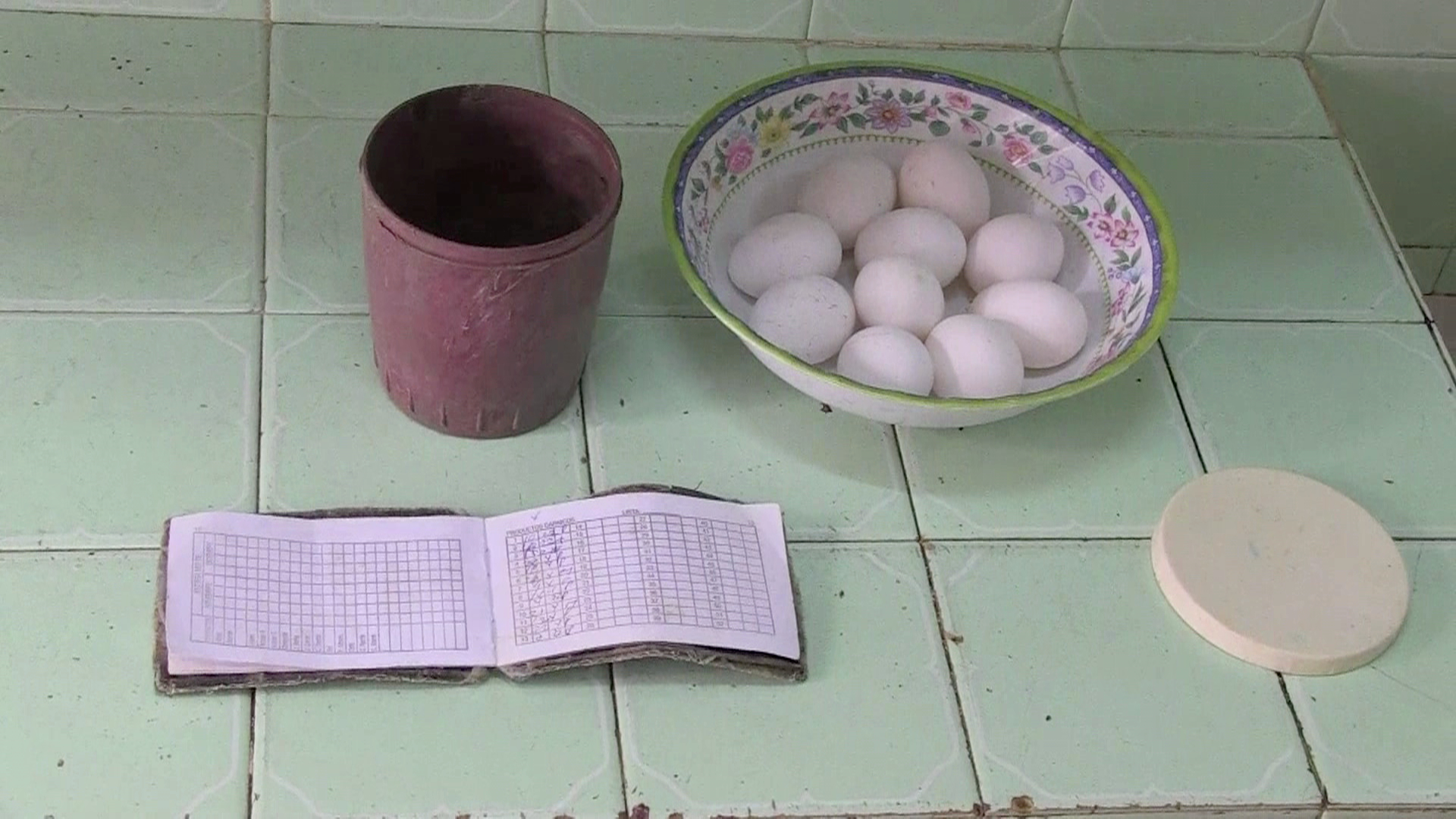 La libreta de racionamiento cubana cumplió 50 años, cada día más delgada (Video)