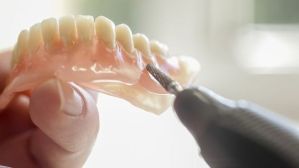 Científicos chinos hacen dientes de orina