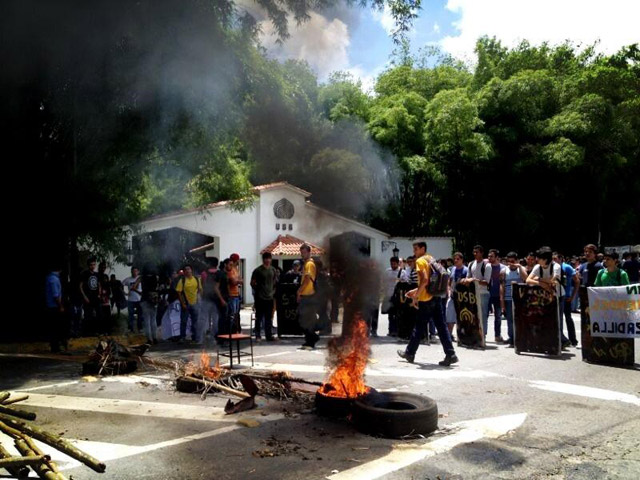 Estudiantes de la USB protestan por la crisis universitaria (Fotos)