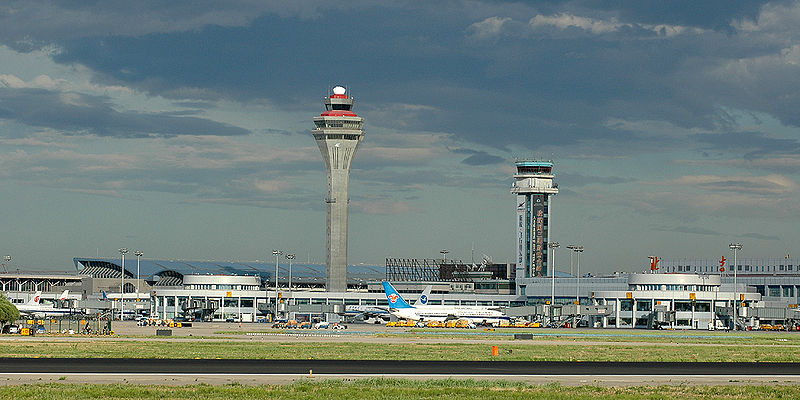 Un hombre hace estallar un explosivo en el aeropuerto de Pekín