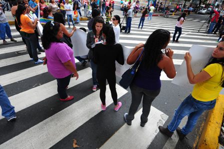 Familiares de pacientes del Hospital de Niños protestan por colapso en el servicio de hematología