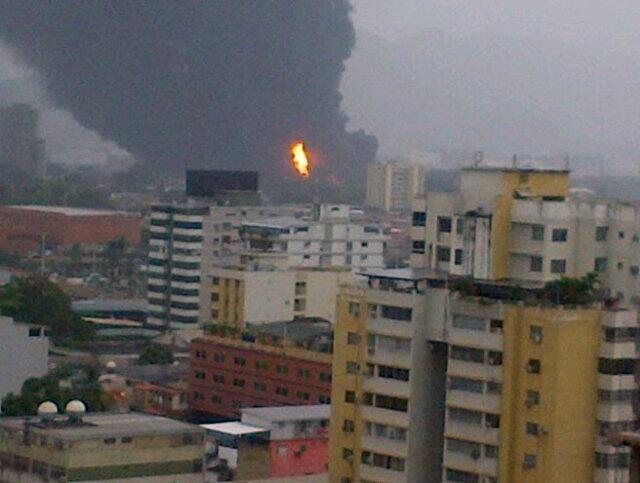 Habitantes sienten angustia y confusión tras la explosión en la refinería