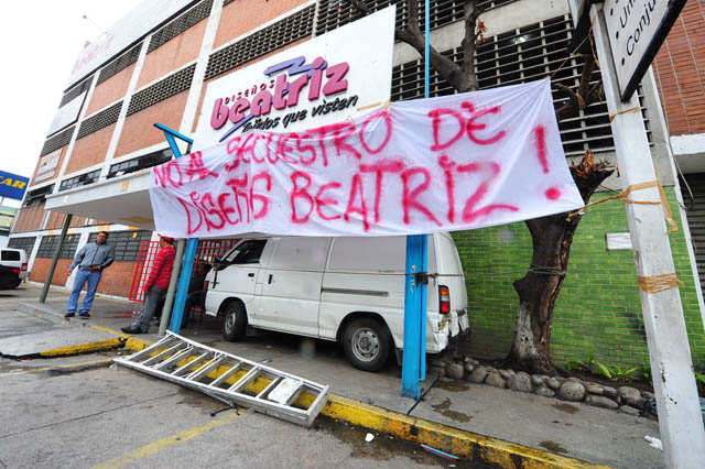 Trancan la avenida principal de los Ruices por protesta (Fotos +  Video)