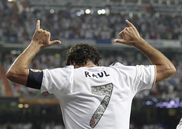 Raúl vuelve a vestir el “7” del Real Madrid (Fotos + Video)