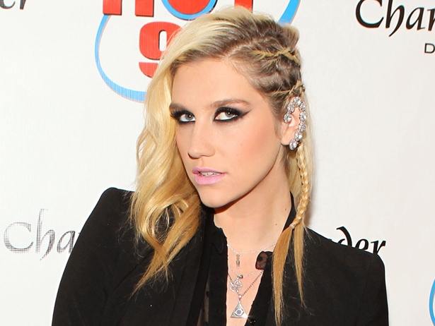 Ke$ha confiesa haber nacido con una cola