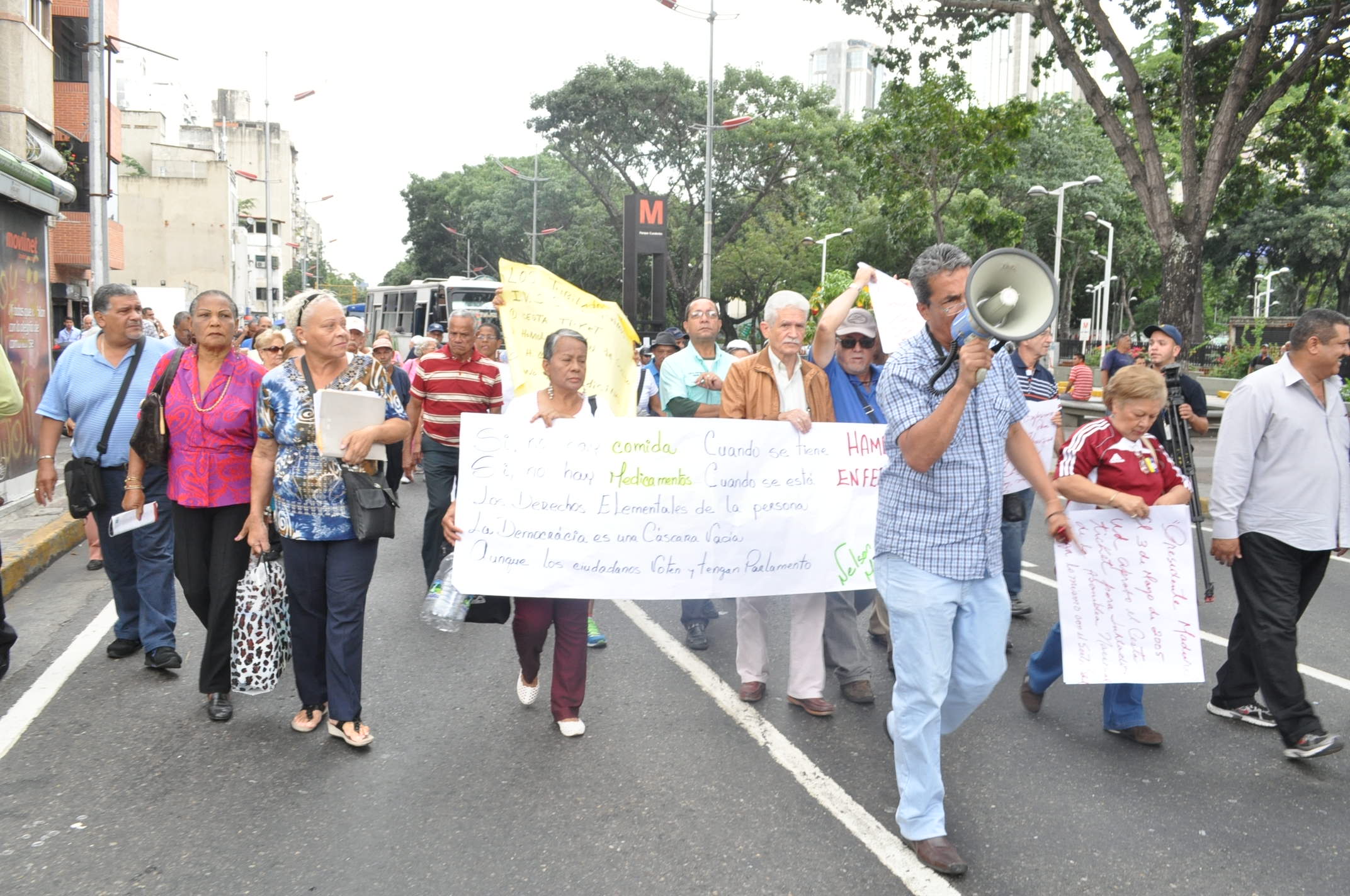 Jubilados y pensionados exigen beneficios al Estado (Fotos)