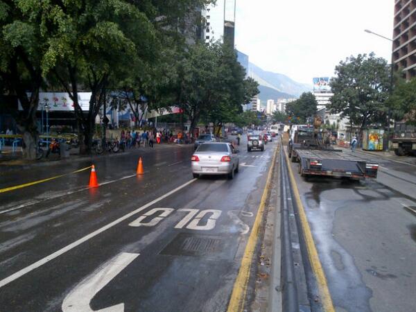 Habilitaron dos canales en la Francisco de Miranda, altura Centro Plaza