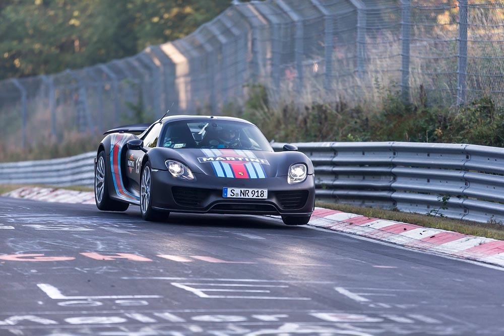 Porsche presenta oficialmente el 918 Spyder con récord en el “infierno verde”