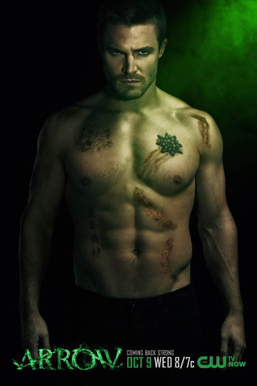 Se quitan la camisa para los póster de la nueva temporada de Arrow