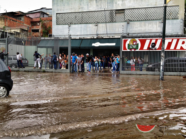 Caracas congestionada por aguacero (Fotos)