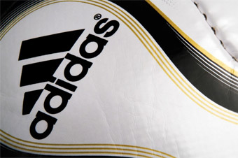 Adidas se disculpa