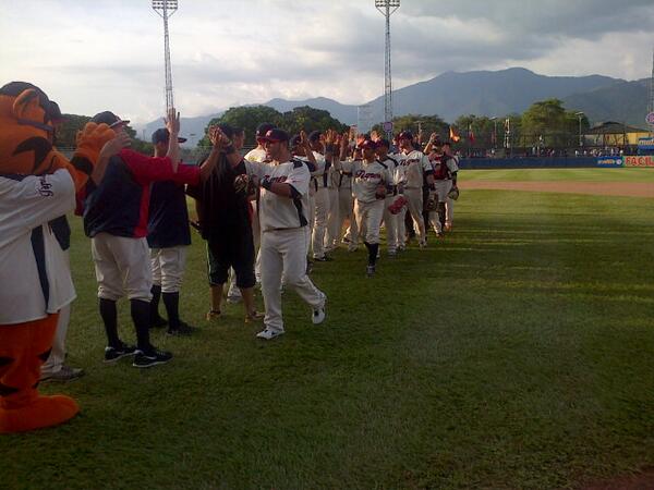 Tigres de Aragua siguen invictos tras vencer a Cardenales