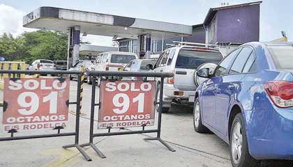 Aumentan colas por la gasolina en el Táchira