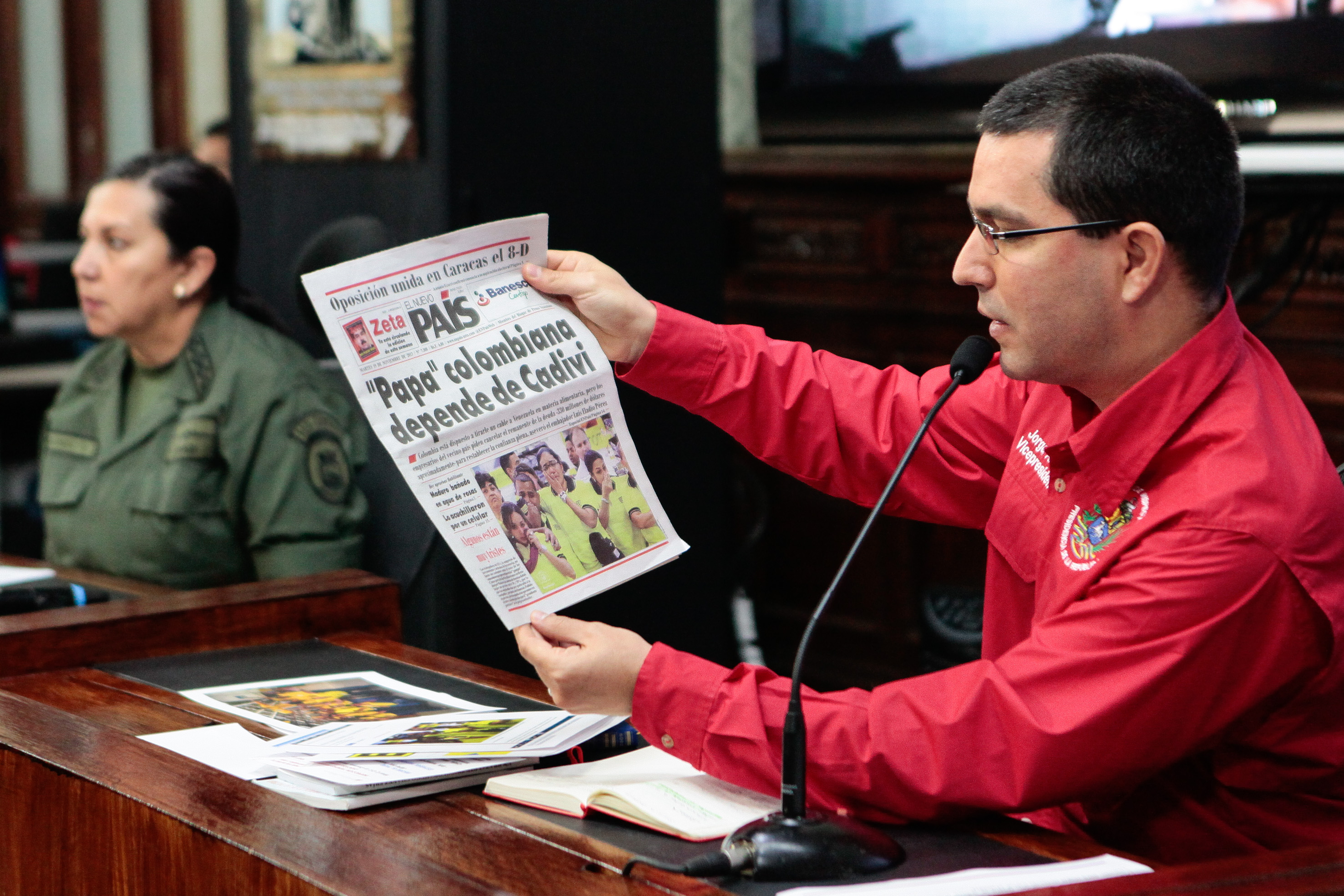 Arreaza solicitó investigar al diario El Nuevo País por “montajes” (Fotos)