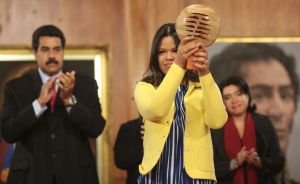 ABC: ¿Trifulca entre Maduro y las hijas de Chávez por La Casona?
