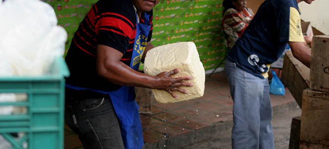 Hasta el queso se lo están llevando a Colombia