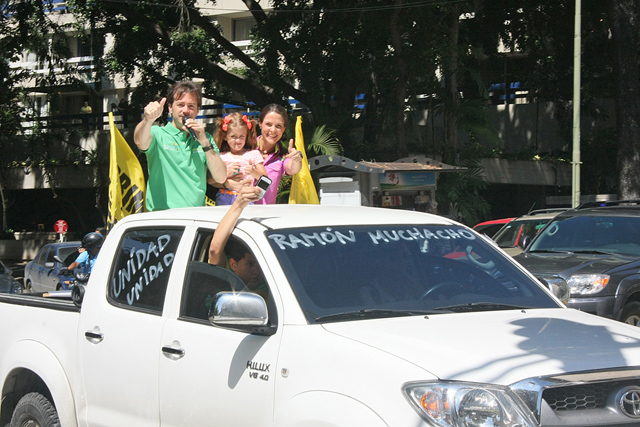 Caravana multicolor de la Unidad recorrió Chacao