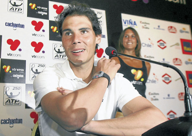 Nadal se vuelve un ocho con el inglés y el español en rueda de prensa (Video)