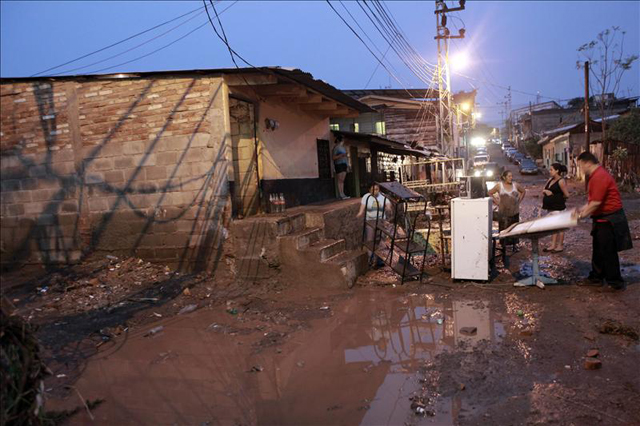 Frente frío con lluvias provocan inundaciones y daños materiales en Honduras