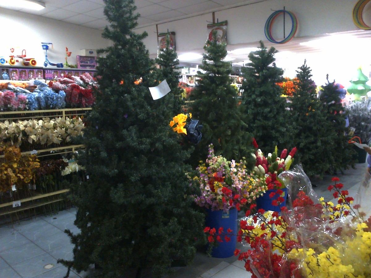 En Venezuela los arbolitos de Navidad se visten de verde $$$