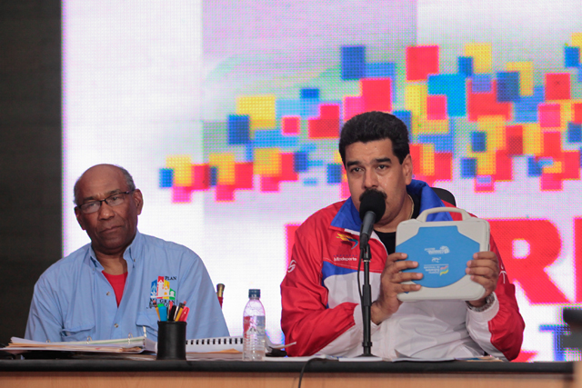 Maduro: Están hablando de saqueo ¿quién saquea a quién?