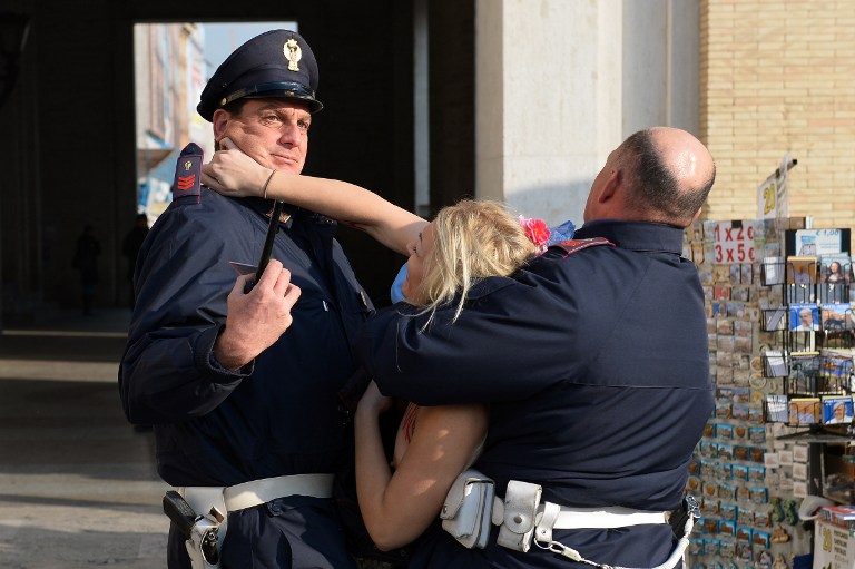 Topless en el Vaticano (Fotos)