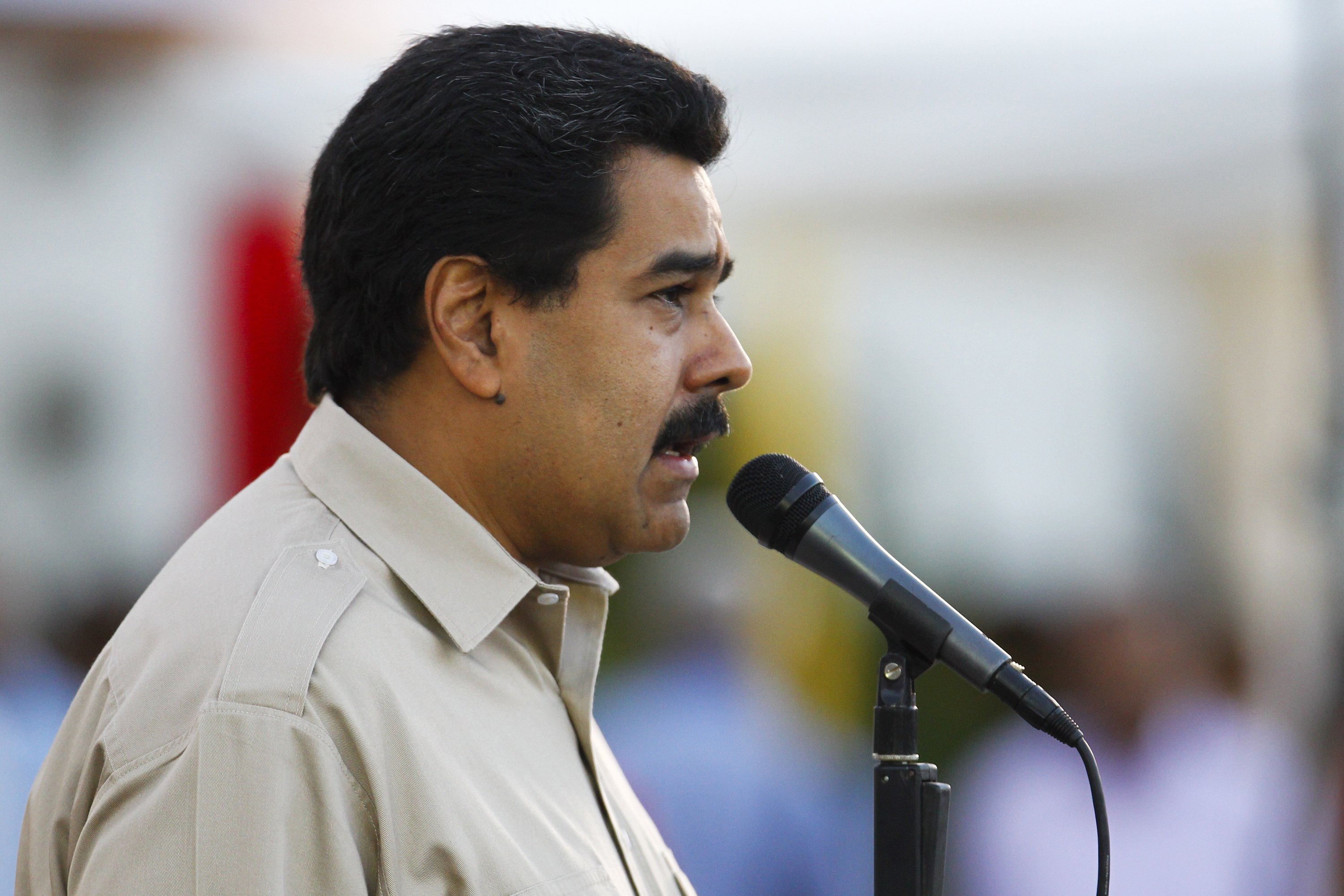 Maduro discute planes de seguridad con el tren ministerial