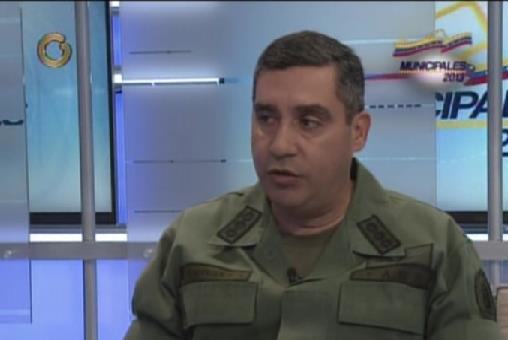 ¿A cuenta de qué Rodríguez Torres se viste de militar en una fiesta cívica?