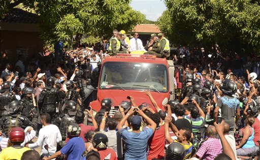 Misa y música en funeral de Diomedes Díaz (Fotos)