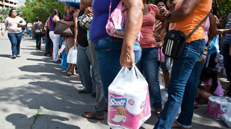 Transporte de alimentos con dificultad para ingresar a la Isla