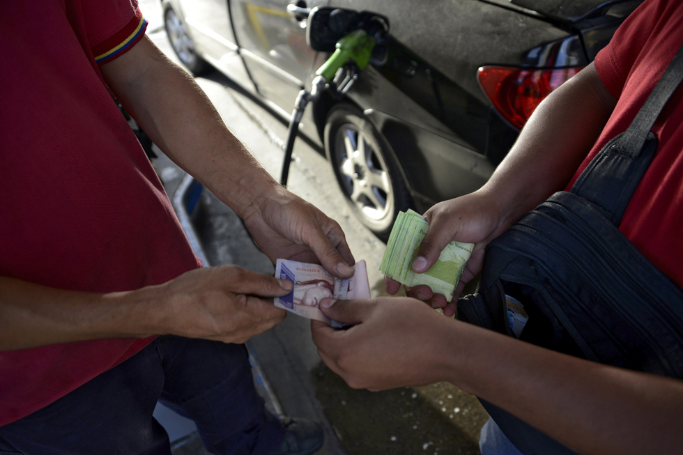 Transportistas rechazan aumento de gasolina