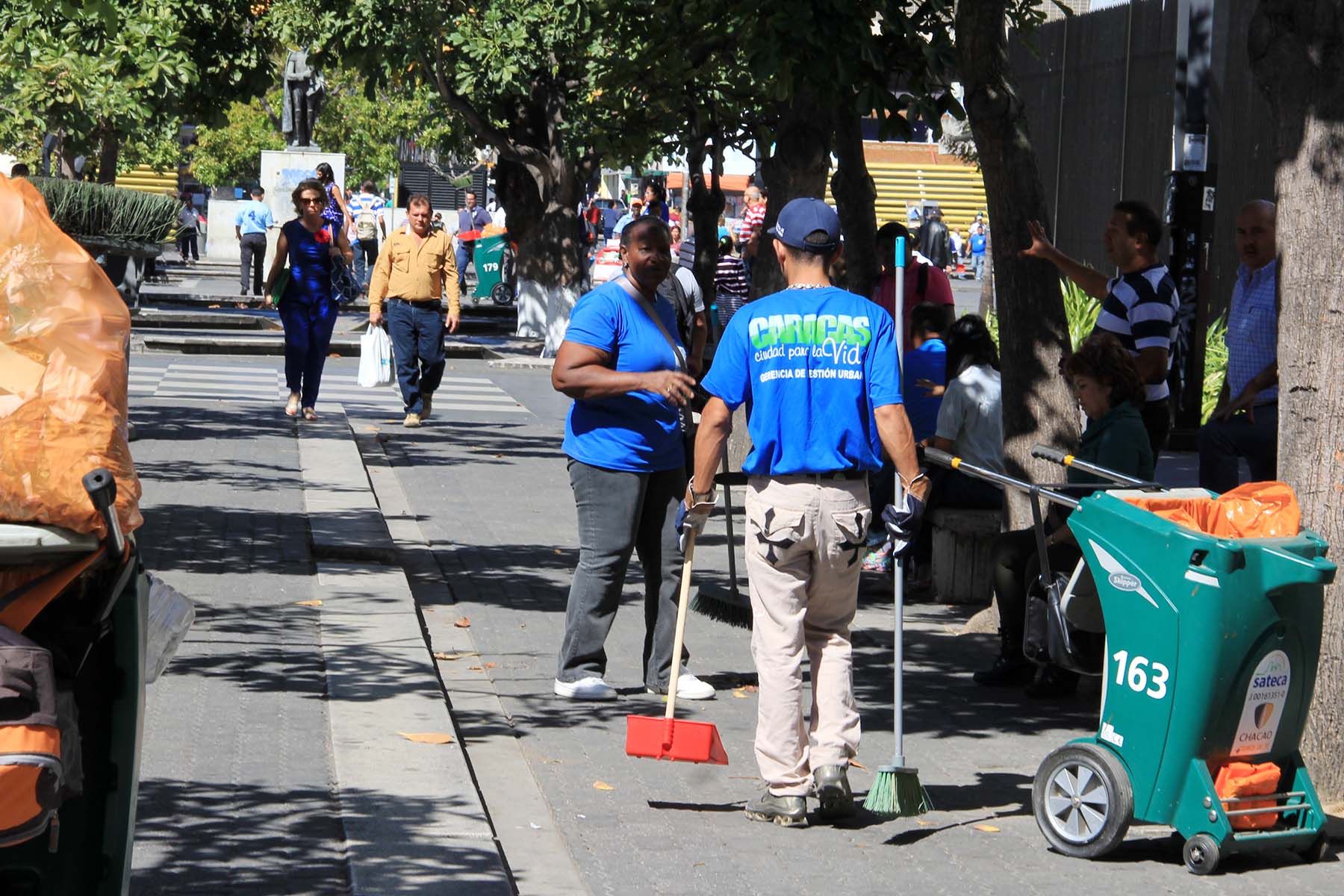 Alcaldía Metropolitana destaca cuadrillas permanentes para mantener espacios públicos