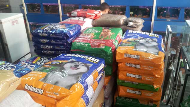 Comida para perros y gatos alcanza precios exorbitantes