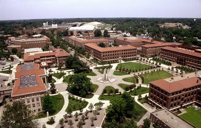 Reportan tiroteo en la Universidad de Indiana