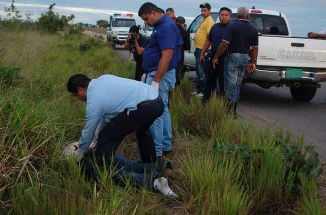 Localizan cadáver baleado y maniatado