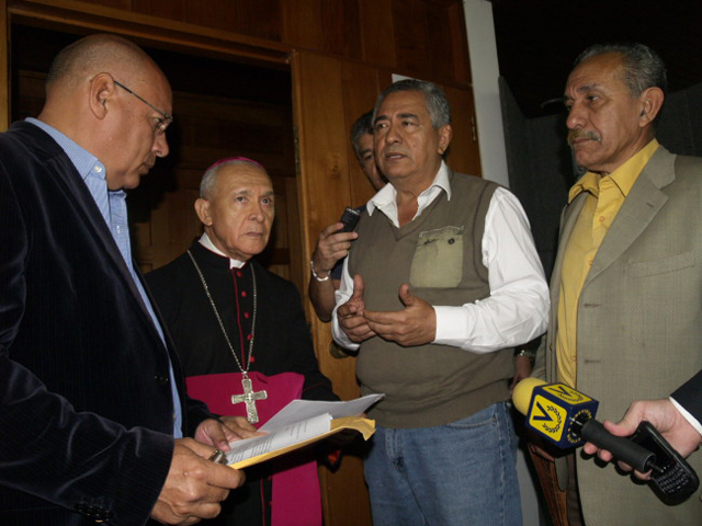 Entregan documento a la Conferencia Episcopal ante “situación de violencia que vive el país”