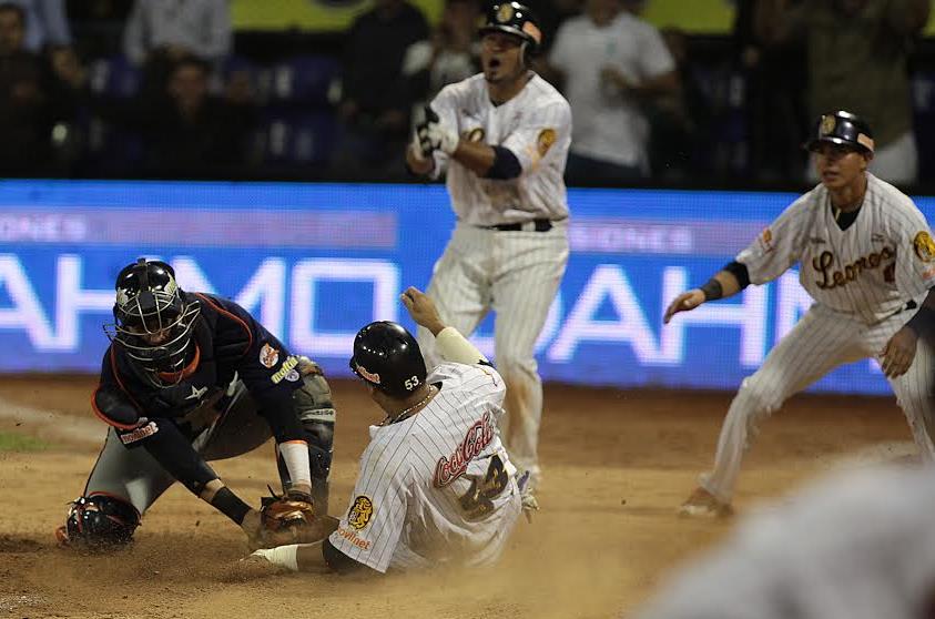 Leones y Caribes ganan y siguen en la lucha hacia la final