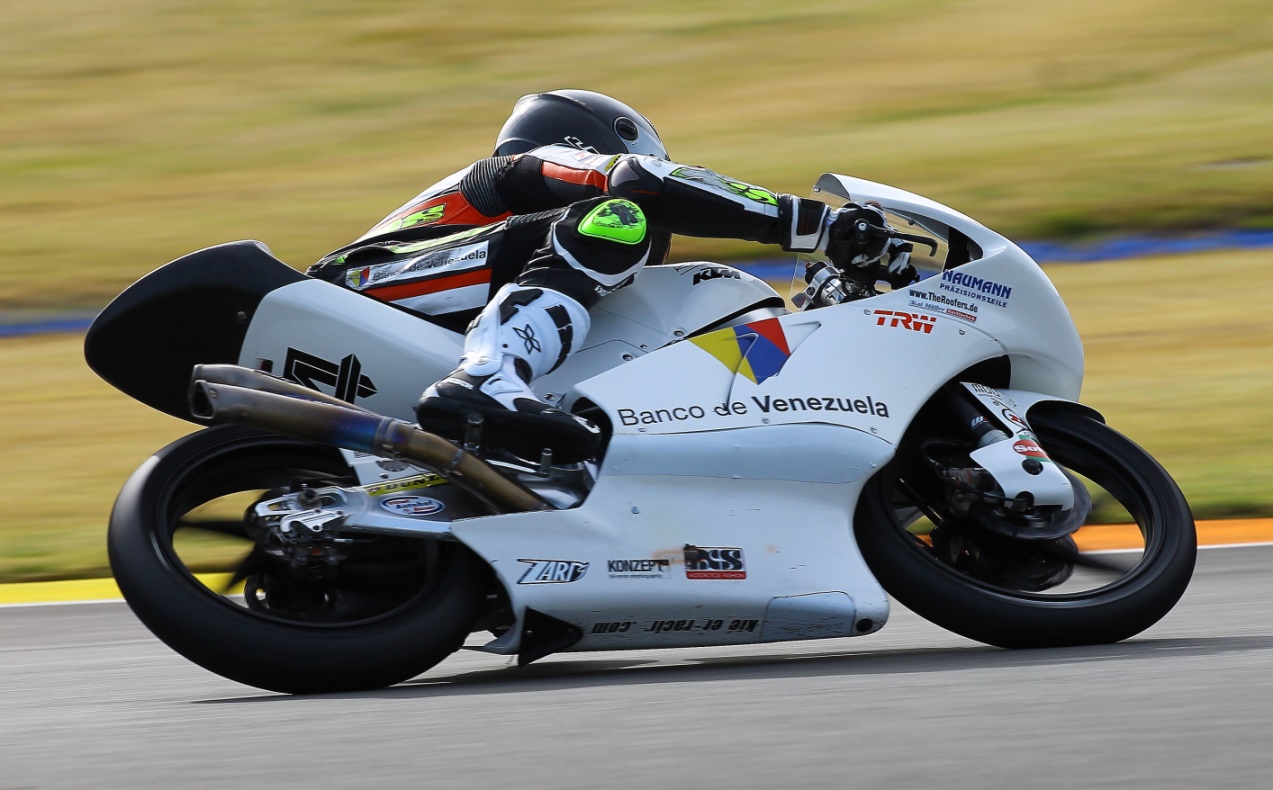 Motociclista venezolano finalizó entrenamientos en Moto3