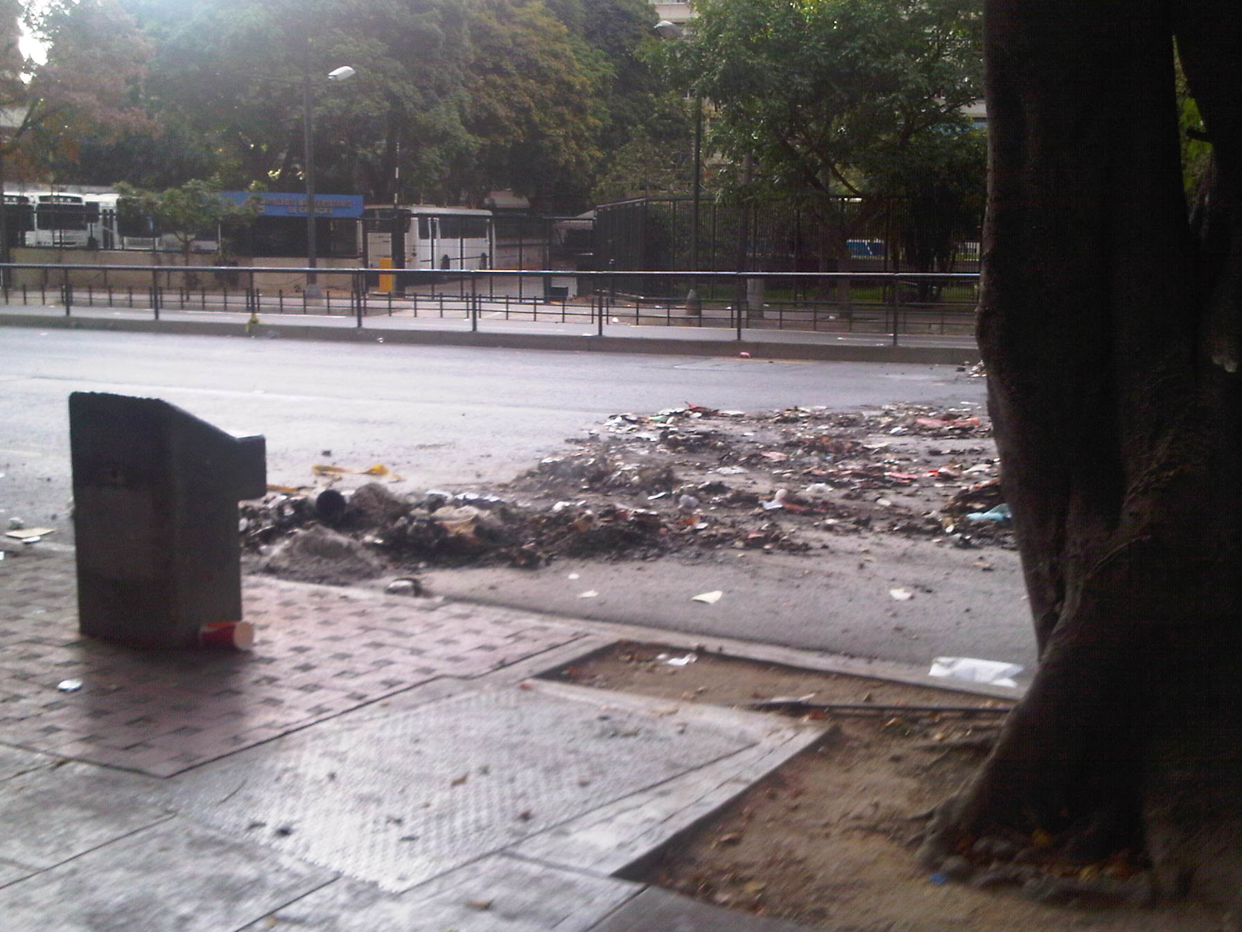 Así amaneció la avenida Francisco de Miranda (Fotos)