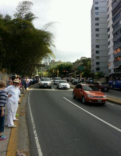 Cadena humana desde La Lagunita hasta La Boyera como forma de protesta (Fotos)