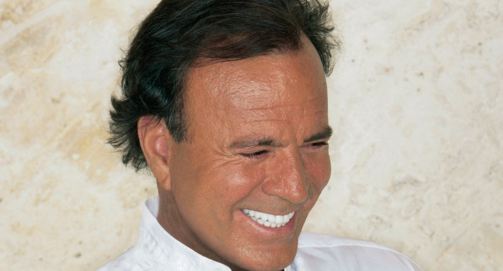 Julio Iglesias listo para visitar Venezuela