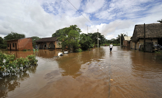 Más de 40 muertos y 35 mil familias damnificadas dejan intensas lluvias en Bolivia