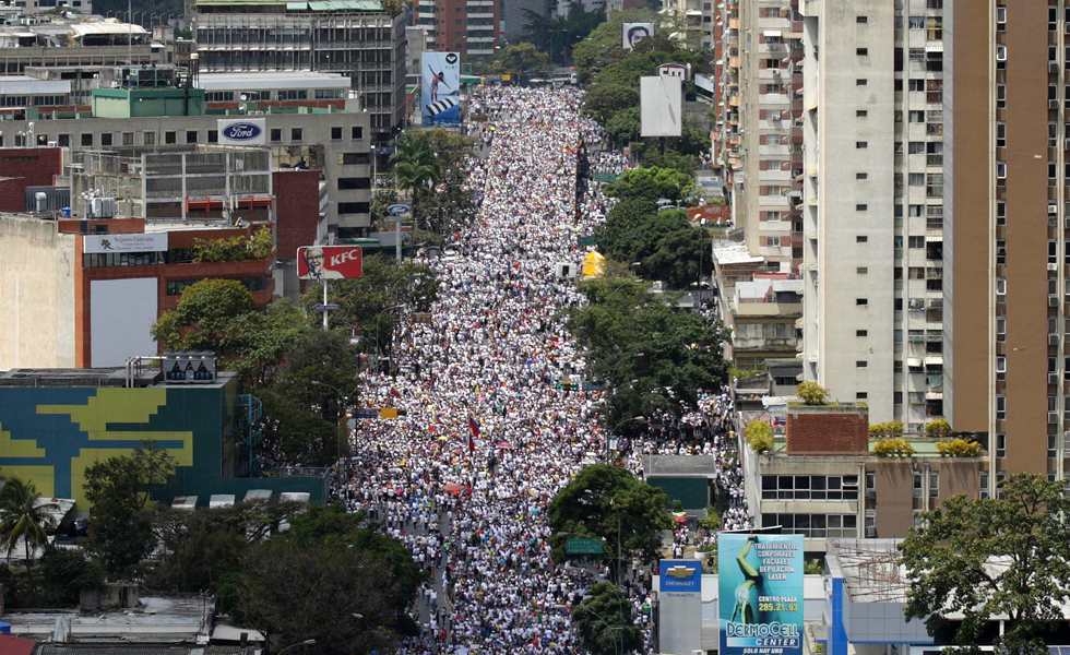 Multitudinaria manifestación de la oposición exige libertad de detenidos (Fotos)