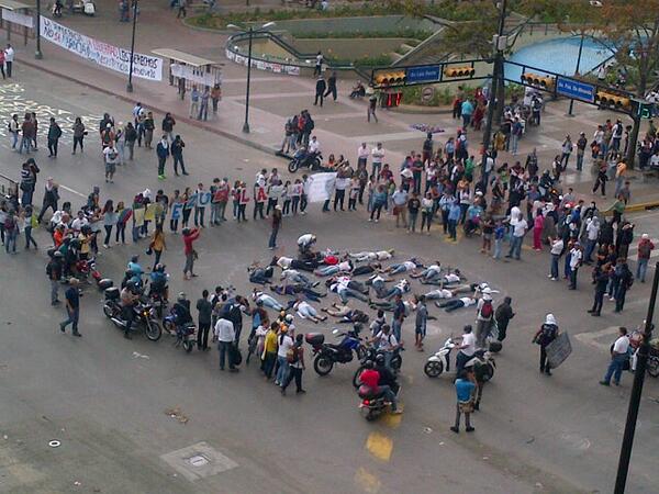 En Altamira los manifestantes recuerdan a los fallecidos (FOTOS)