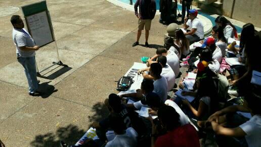 Dictan clase magistral en la plaza Francia de Altamira (Foto)