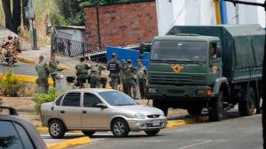 Alcalde de San Cristóbal: Desde las tanquetas GNB ha amenazado con toque de queda