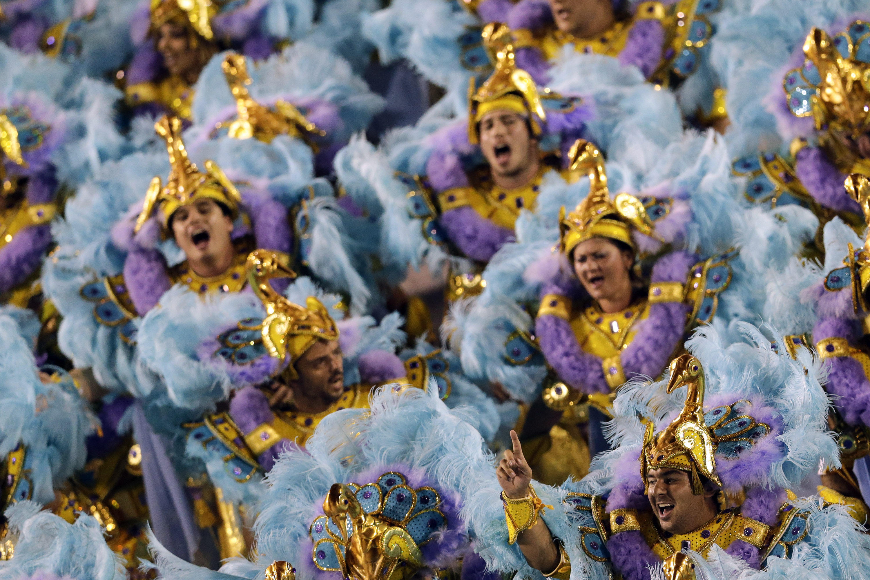 El carnaval mantiene ritmo frenético… en Brasil (Fotos)