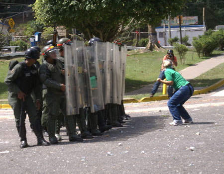 Arremetida de la GNB deja 3 heridos y varios detenidos en Carrizal